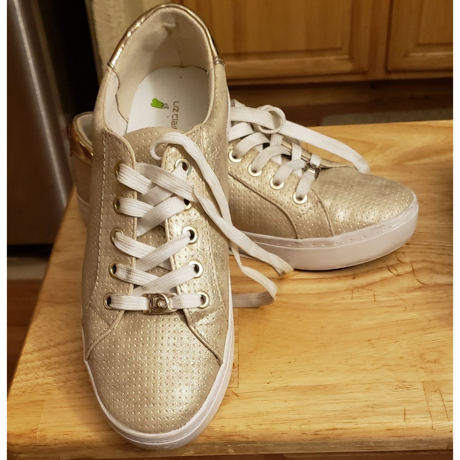 Liz Claiborne 7w Gold Sneakers Preowned
